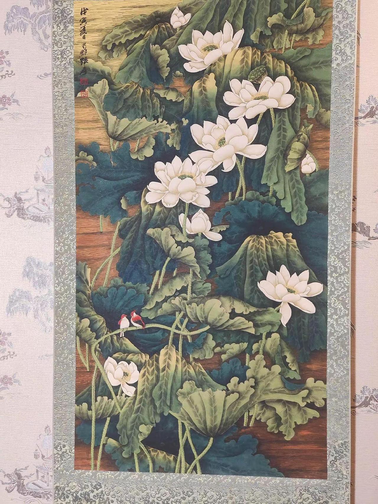 张大千山水佳作，尽显传统文人画诗书画印合一的独特韵味。山石笔墨苍润，构图虚实相生