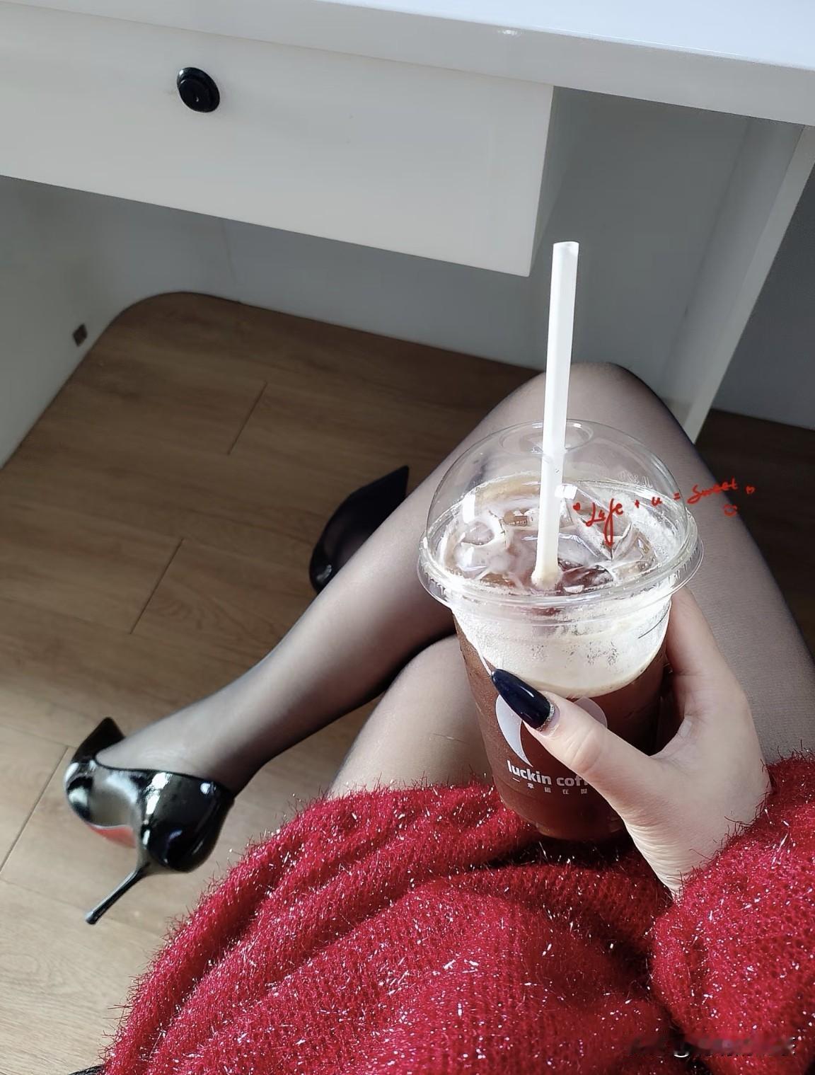 开工第一天必须穿红色预示2026年必定红红火火！今天您穿的什么颜色？