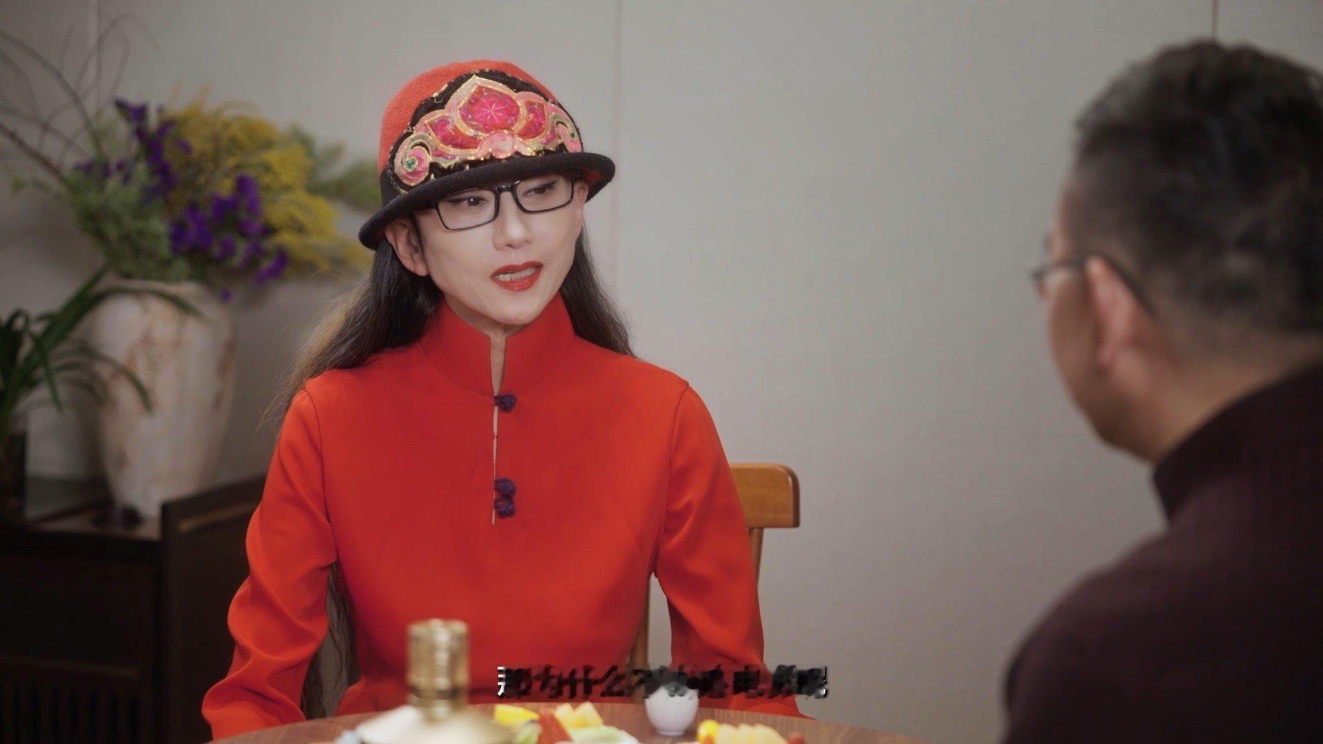 杨丽萍回应舞台尺度大 面对质疑不卑不亢，用通透的视角解读艺术尺度，说符合现代人价