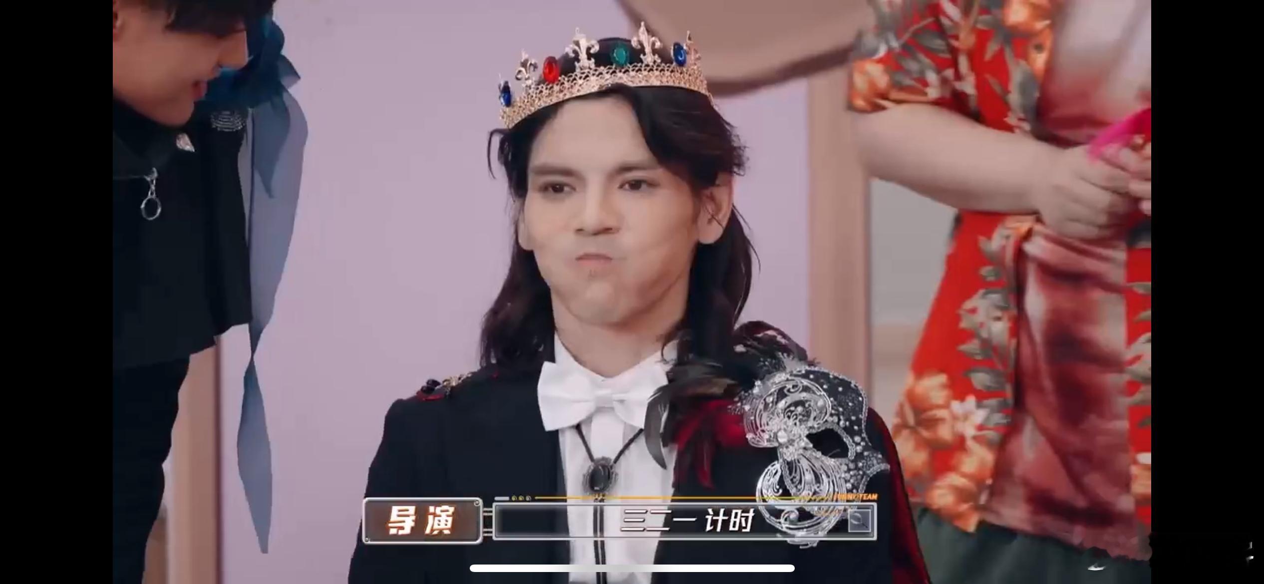 #向佐喷徐志胜一脸水# 这下只有徐志胜受伤的世界达成了，刚开始看到徐志胜在斗向佐