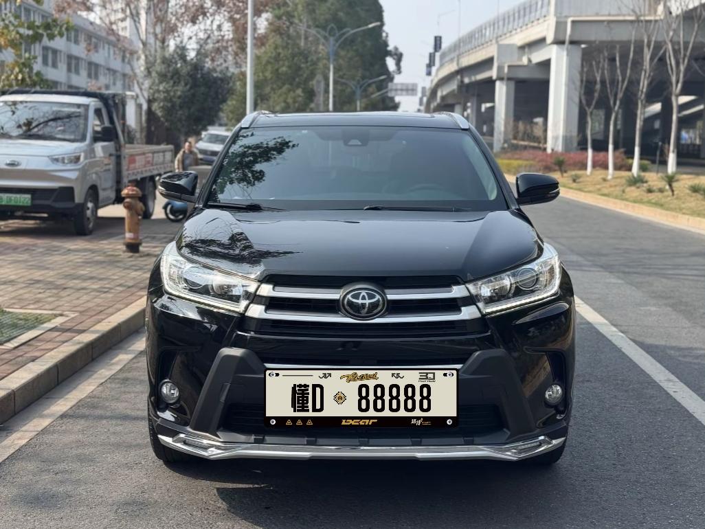 预算15万，想入手一台空间大、适合家用代步的中型SUV，不少人会纠结二手冠道和二