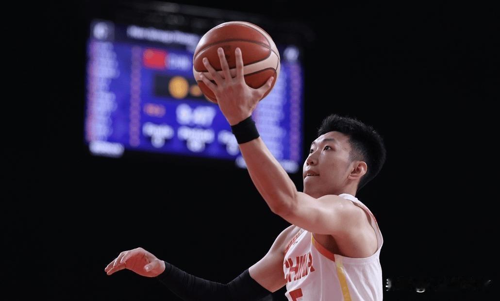 真的被廖三宁的赛场反差给整破防了！
 
平时看CBA，真感觉他平平无奇，打法内敛
