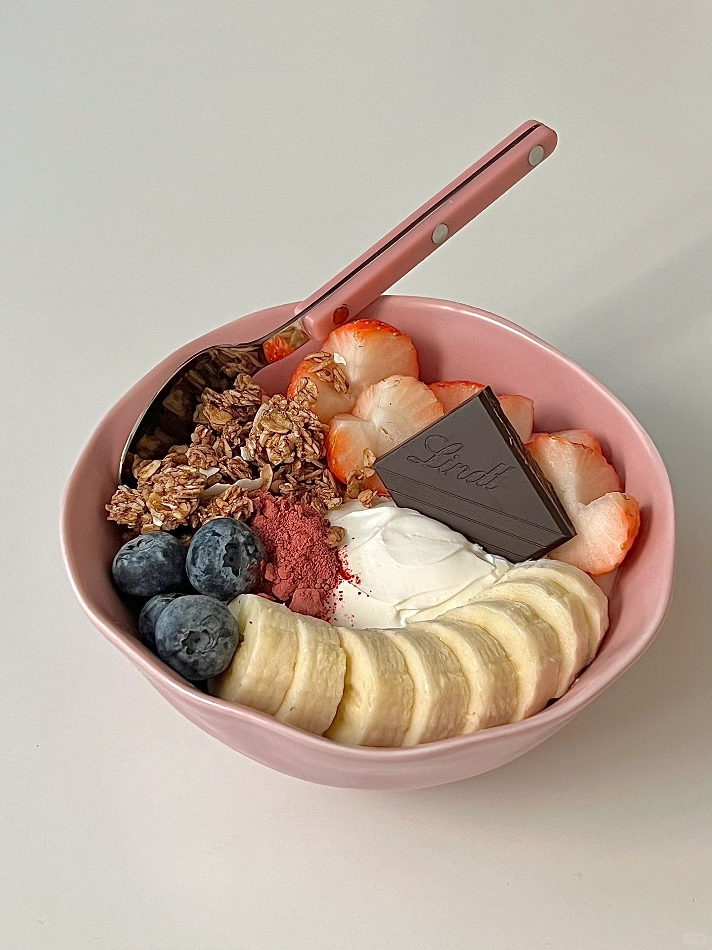 𝑷𝒊𝒏𝒌🎀｜香蕉草莓🍓granola麦片酸奶碗🥣
