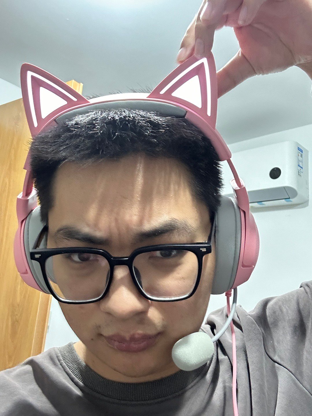小宣跟我说他花了3w块钱买了一套办公贼牛的配置，我当时没多问，怎么回来一趟怎么都