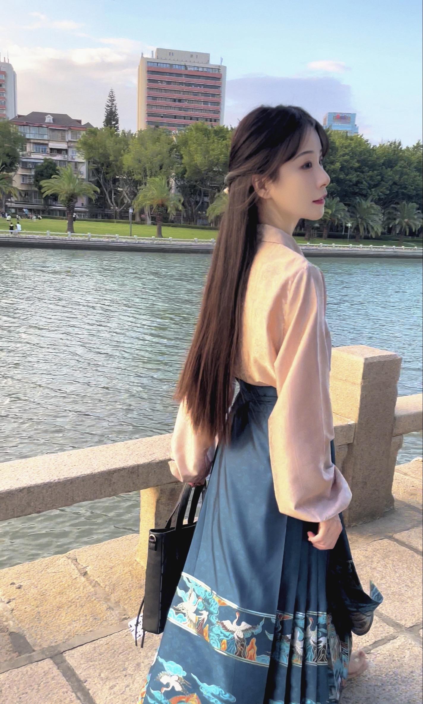 “从来情深不寿 ，不敢妄许人间春秋”