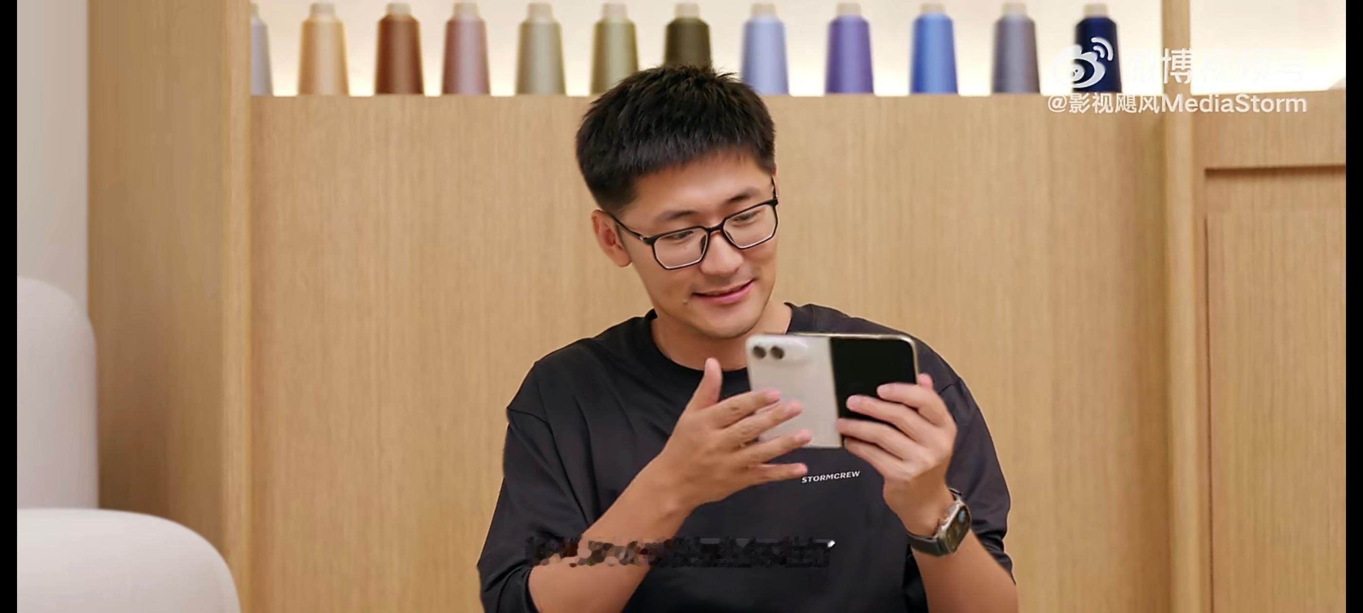 影视飓风Tim称iPhoneDuo烫到握不住所以散热问题，苹果还是没有解决，而且