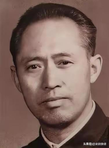 36岁判无期押往新疆，他藏半本采矿书上路，戈壁滩逆袭成煤矿传奇
 
36岁被判无