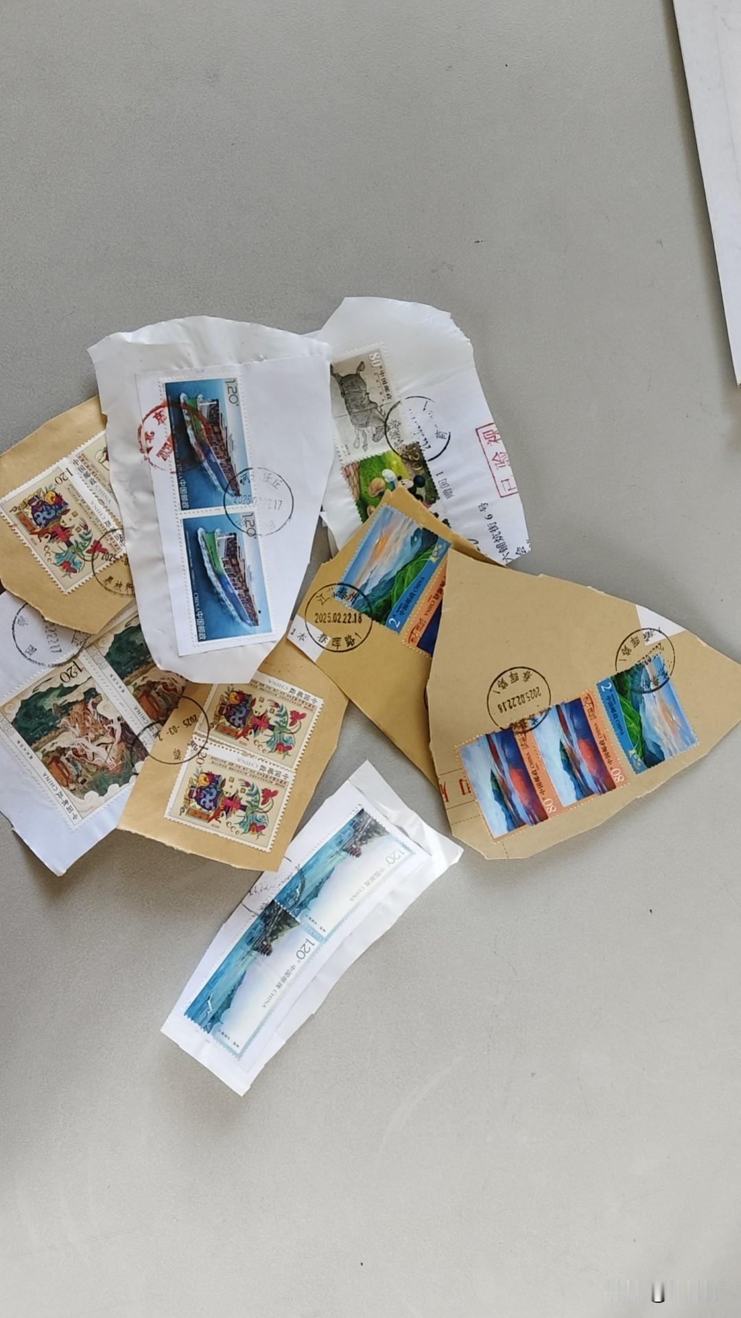 时代的车轮碾过，好多东西都变了样！但那一本本邮票，是青春里的独家记忆，是现在多少