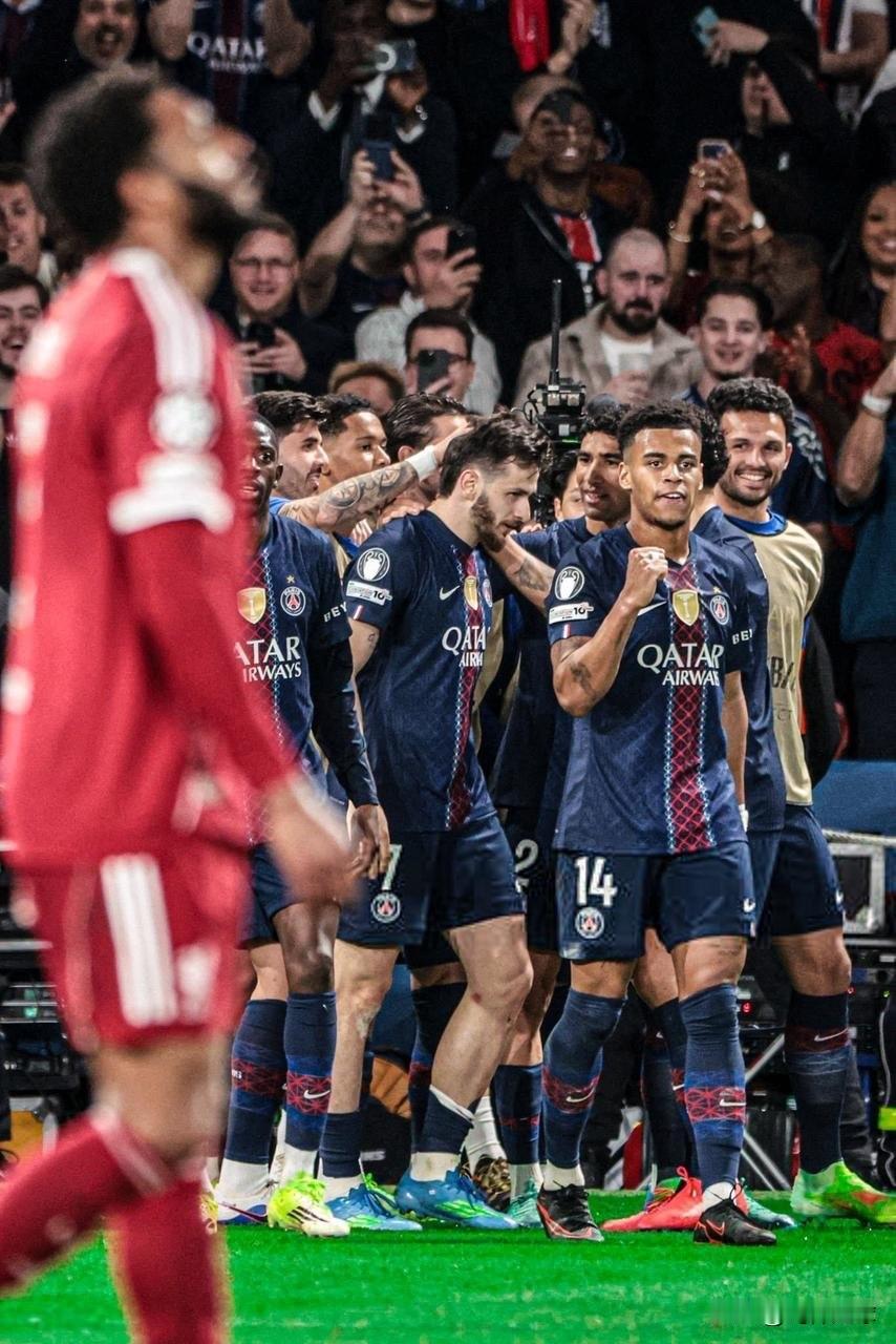 6分钟，89次传递，1粒进球。很难想象这是发生在欧冠四分之一决赛的比赛中，但就是