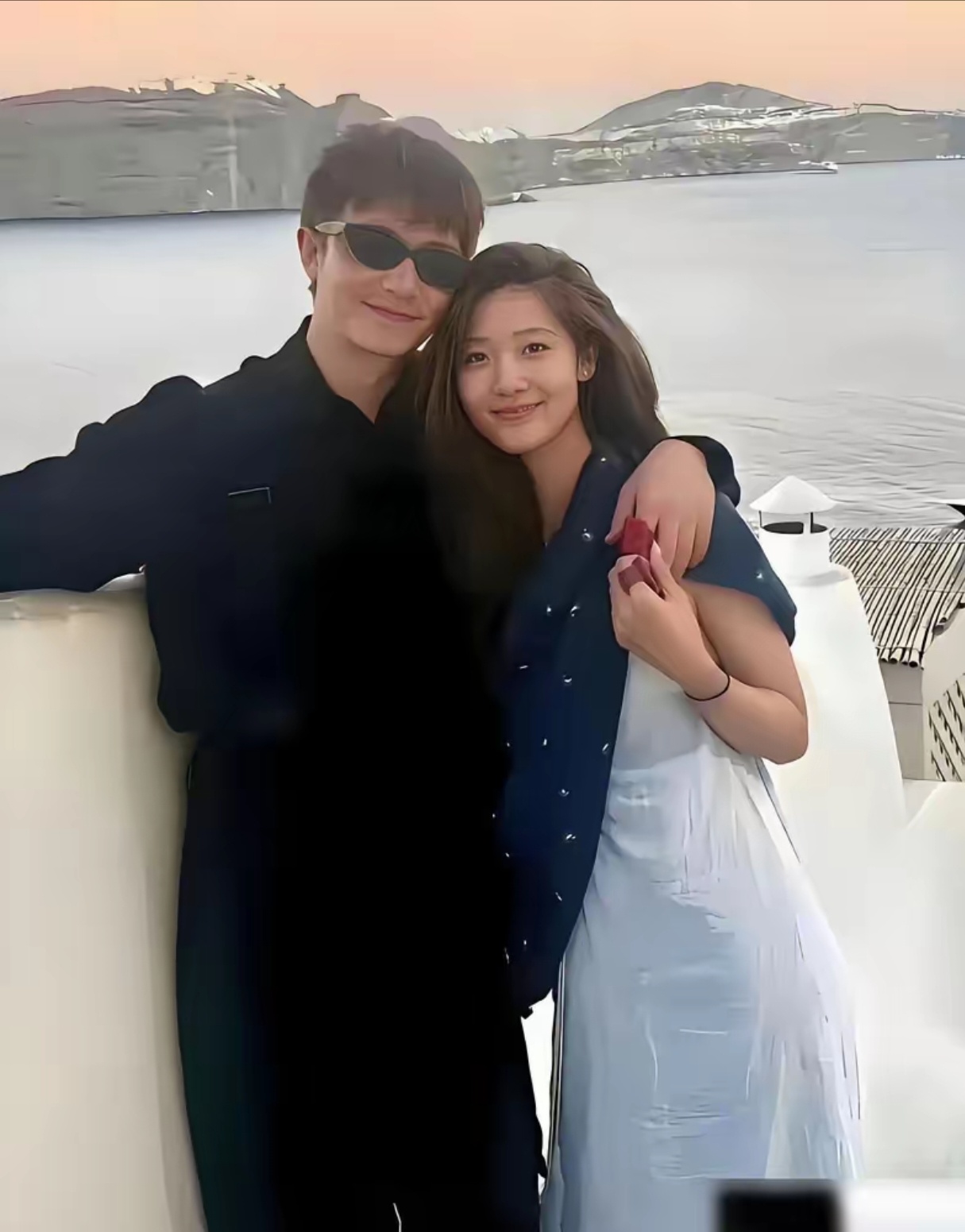 黄轩女朋友是教雅思的，这事比八卦本身有意思多了。圈里男明星找另一半，翻来覆去就那