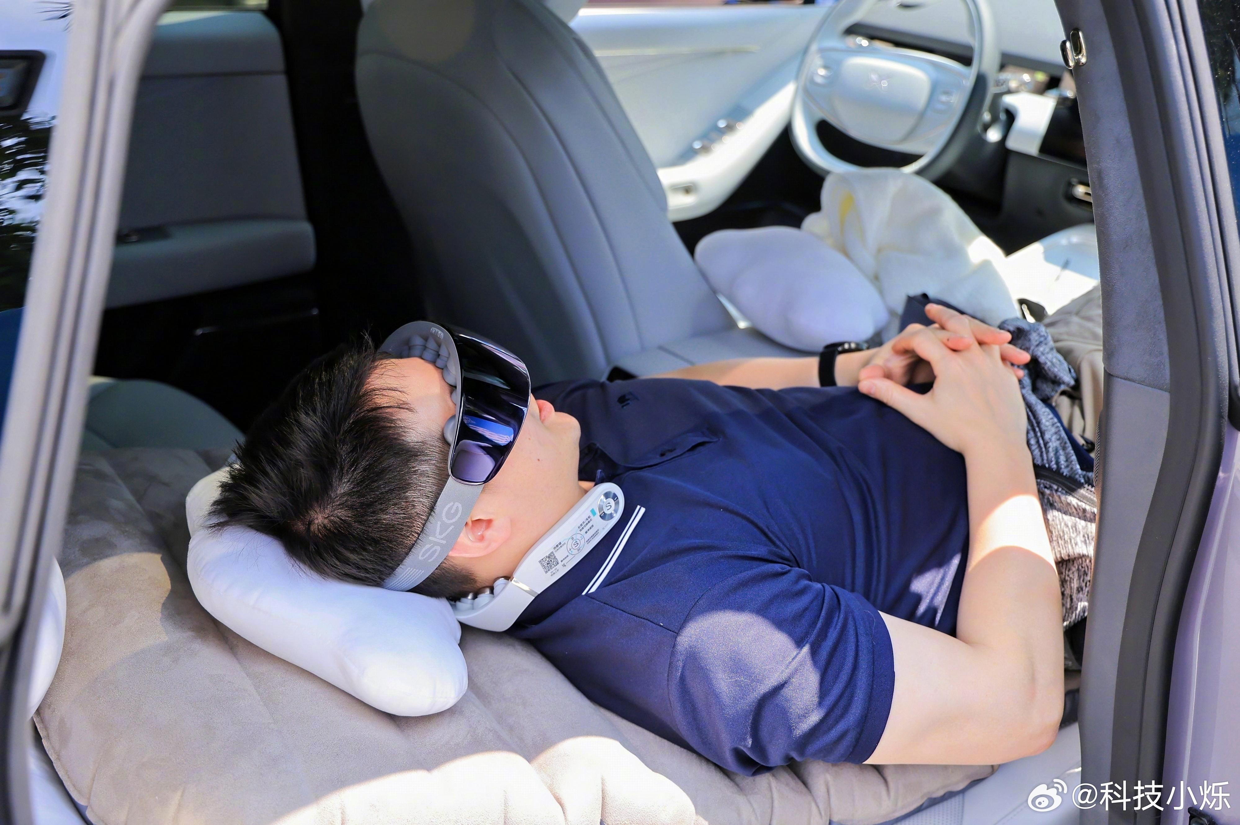懂不懂工作日中午逃回车里吹空调睡觉的含金量啊！关上车门那一刻，感觉整个世界都清净