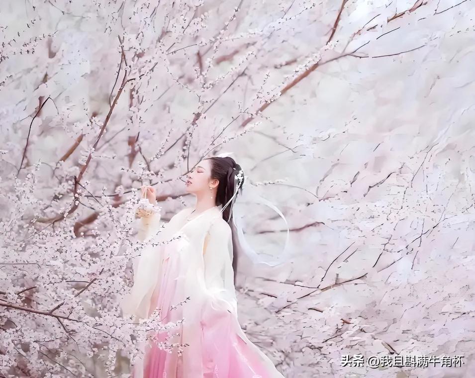 下联：春雨潇潇桃李芳
上联：有请雅士[玫瑰][玫瑰][玫瑰]