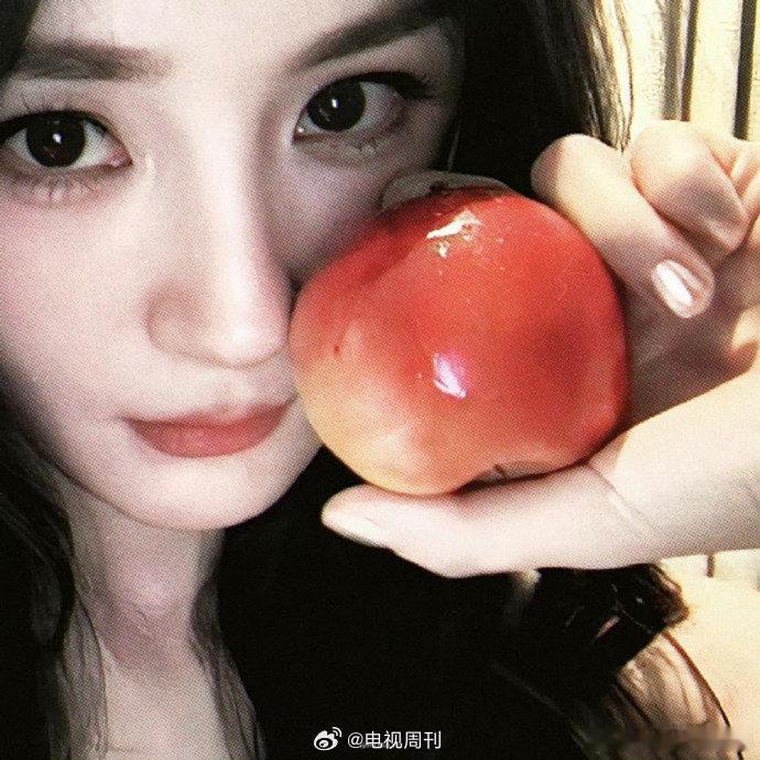 杨幂头像库更新蜂圈有自己的momo头像当下蜂圈最火的潮流是什么？没错，就是杨幂手