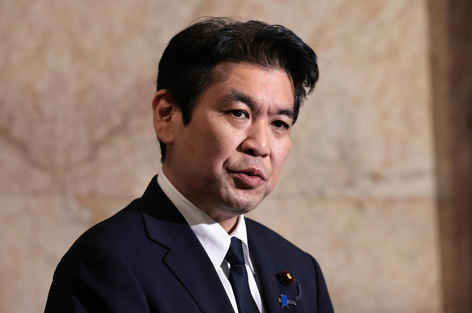 【#日本主管教育大臣陷不伦丑闻#  高市：好好干】52岁已婚的日本文部科学大臣松