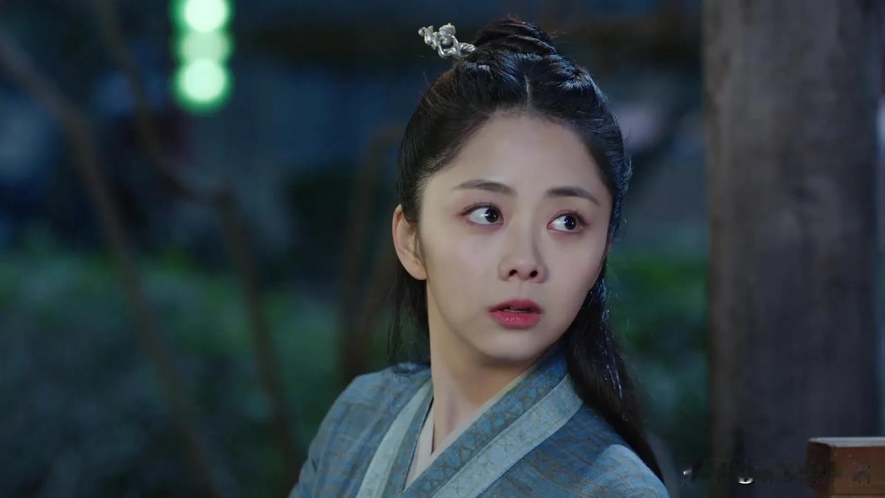 突然间发现，袁今夏真是个勤快的姑娘。
白天做了捕快这份工作不说，她在晚上还要帮着