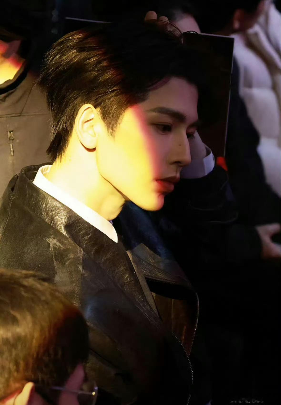 张凌赫 微博之夜当日🫘登顶，热度好强🔥微博之夜