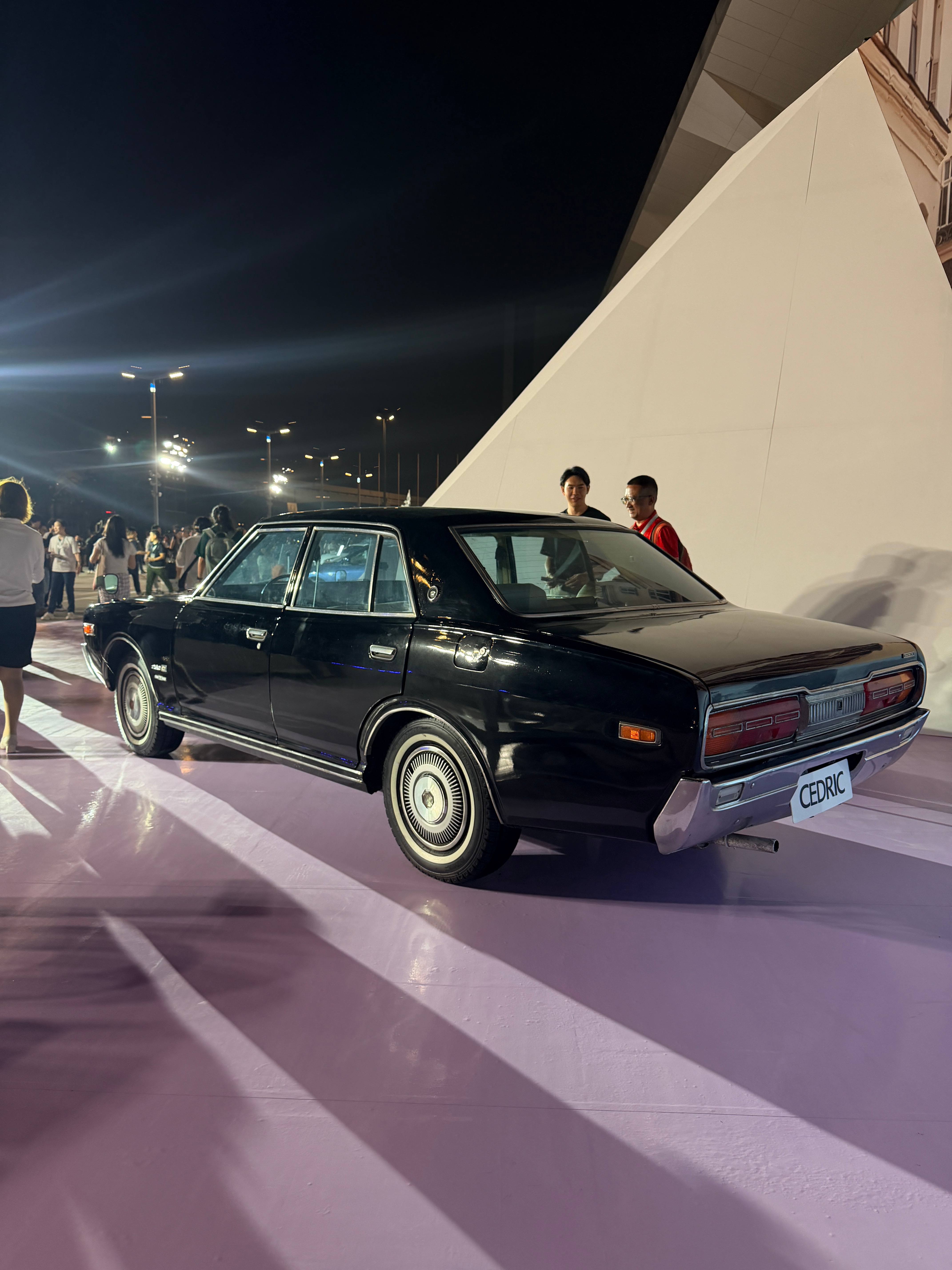 太帅了！你不用太惊讶，你可以让你爸爸买一排的GTR[泪]日产gtr  ​​​