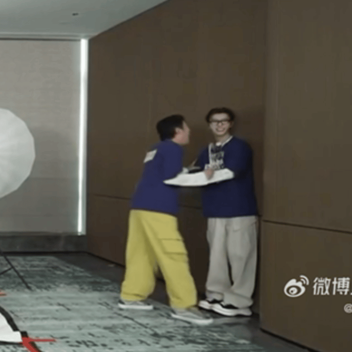 YY姐干啥壁咚我女 