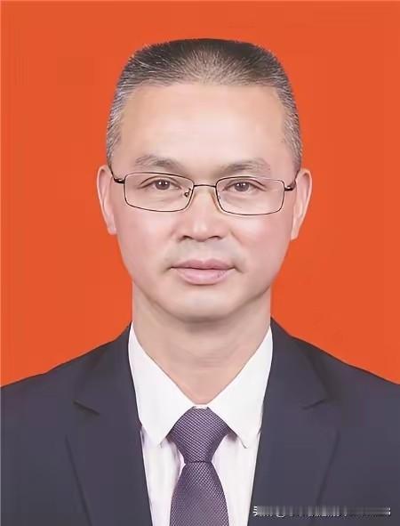 1997年，19岁战士为救人而牺牲，父母几度昏厥，可谁料20年后，战士母亲病逝，