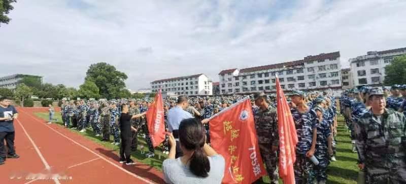 我的男孩，初中生活正式开启，三天的军训是你人生中的第一次历练，军训艰辛但宝贵，是