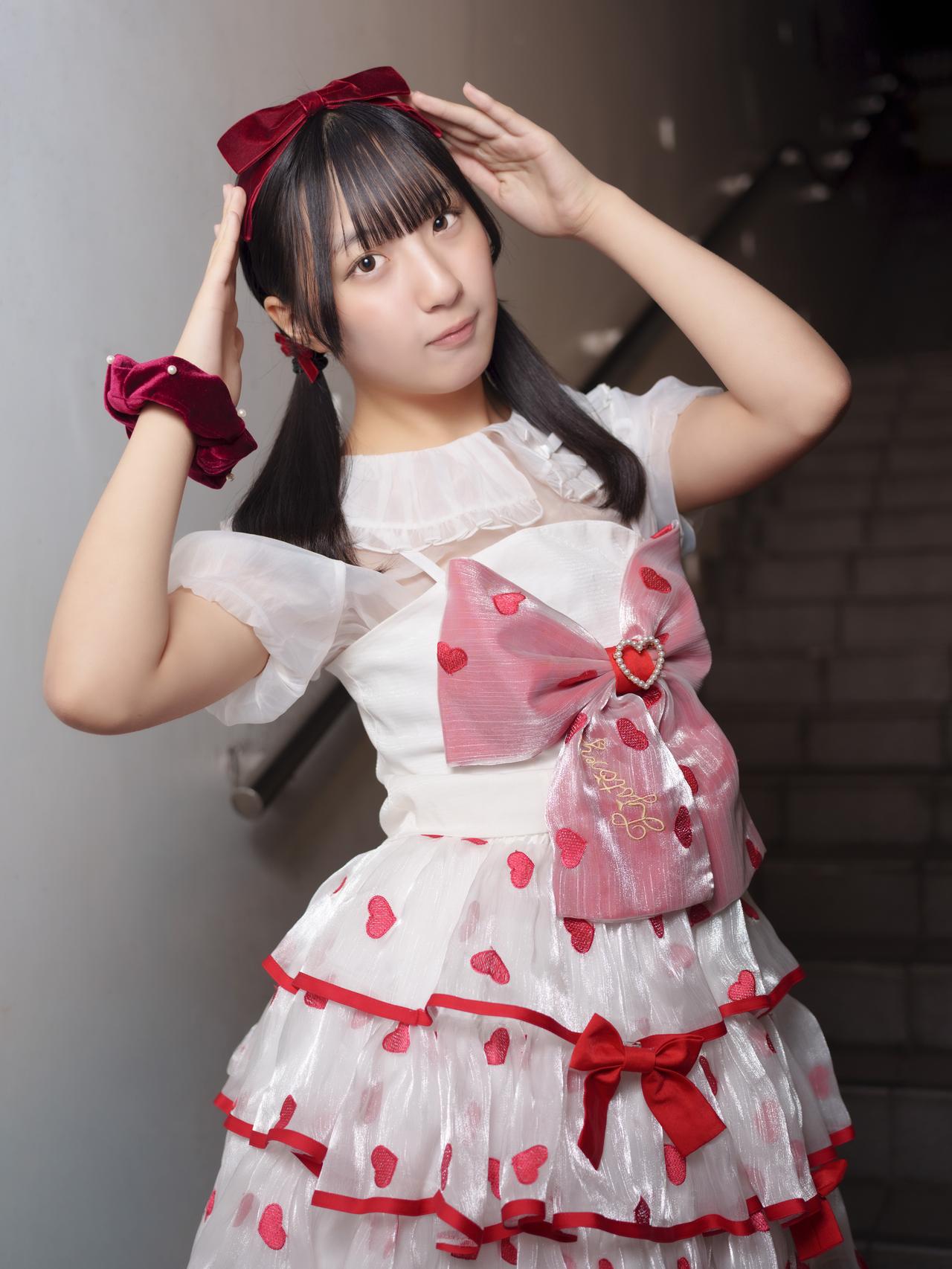 甜美少女风，红白相间的心形连衣裙，可爱又迷人！