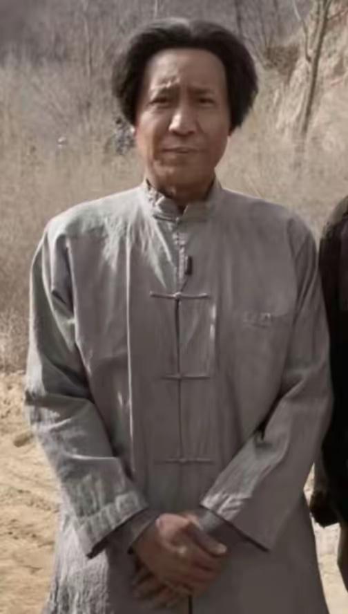 丑化伟人  天理难容

        我们的伟大领袖毛主席，带领红军走完举世闻