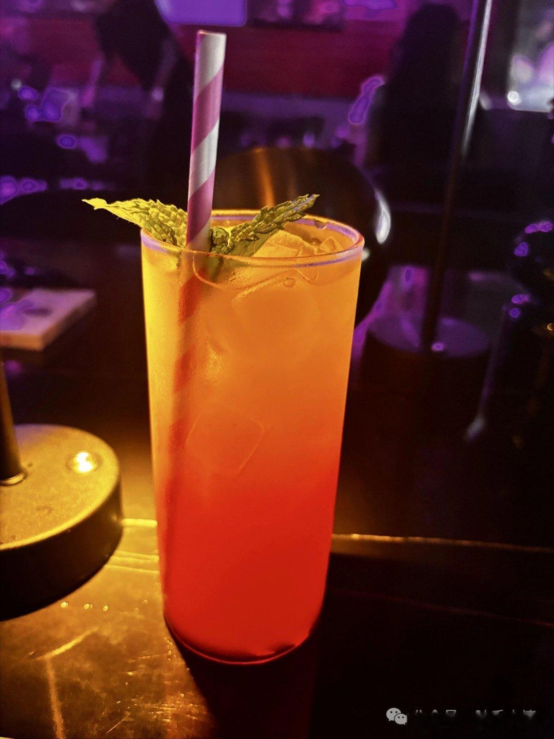 生活手记浅酌一杯清酒，褪去白日奔波的疲惫。酒液入喉，初有微辣，而后暖意漫遍周身。