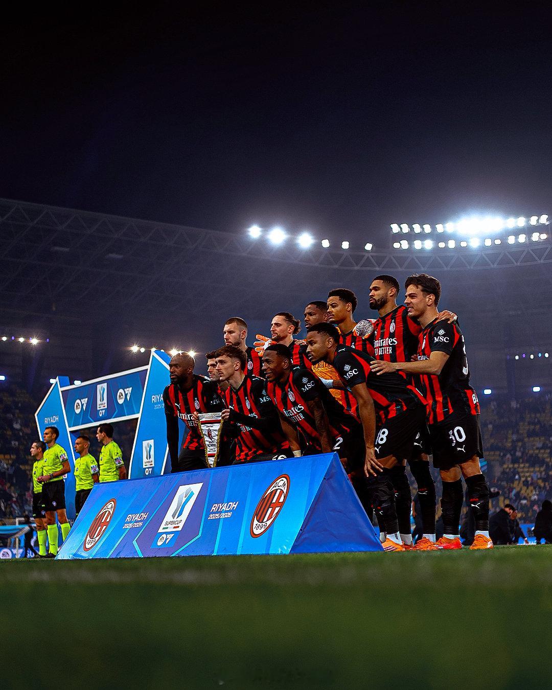 加油，小伙子们🔥    cr：AC米兰足球俱乐部 