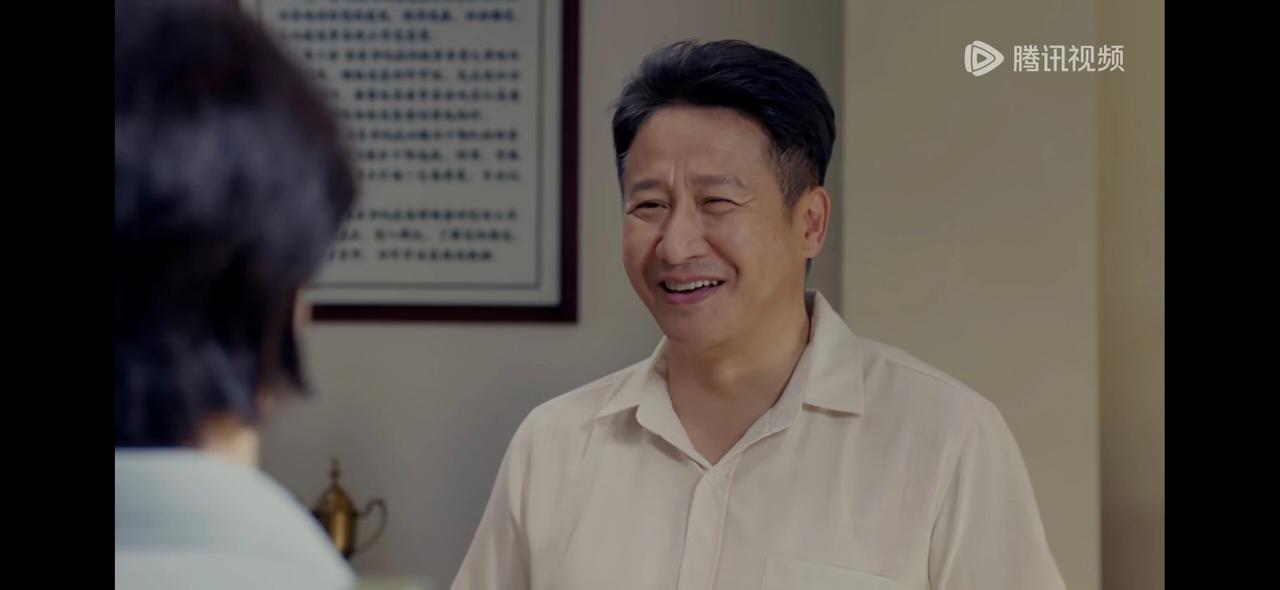 《小城大事》：张国强这样的领导太吸睛了
连主角赵丽颖和黄晓明
都在他面前都黯然失