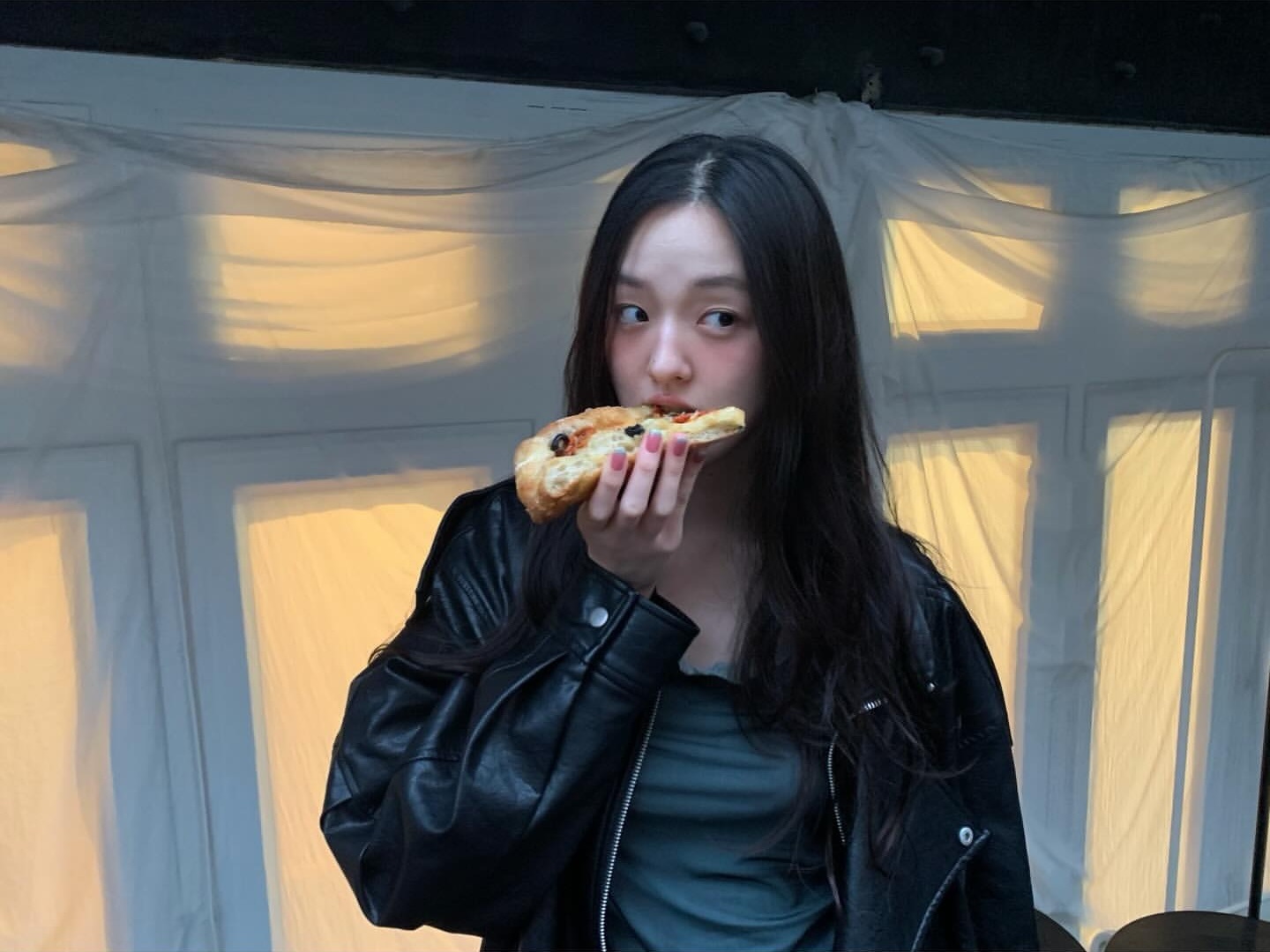 onlyzione根本就是超美丽 还很显小 总感觉她20岁还不到的样子 脸是天赋