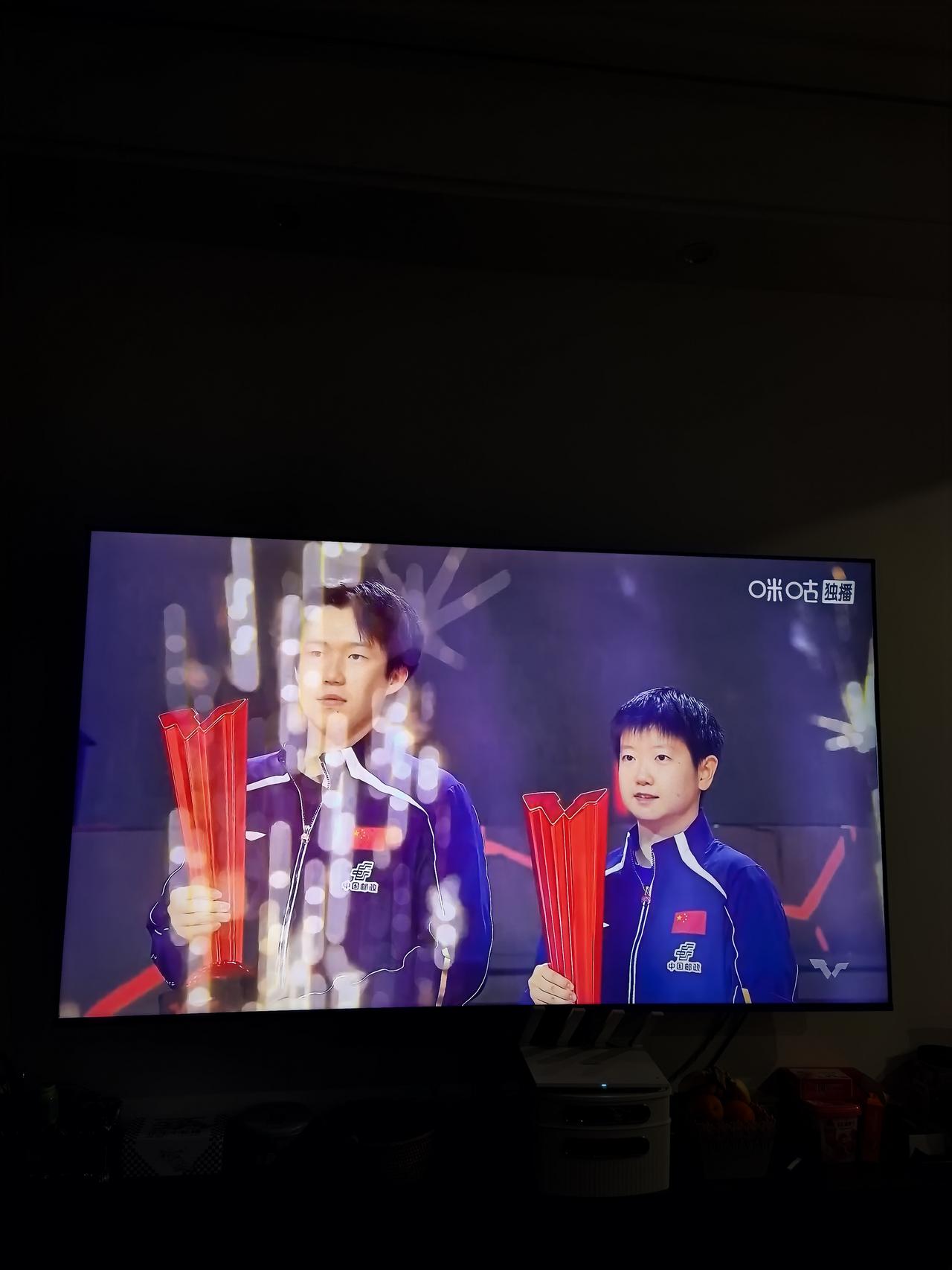 恭喜莎莎大头，这画面太幸福[大笑][大笑][大笑][爱慕]