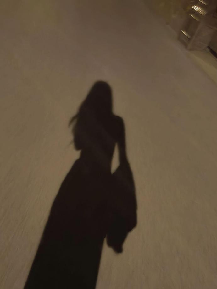 回避型人格，尤其是男女之间谈恋爱、还有家庭婚姻的关系里，典型的特征是，这个人自我