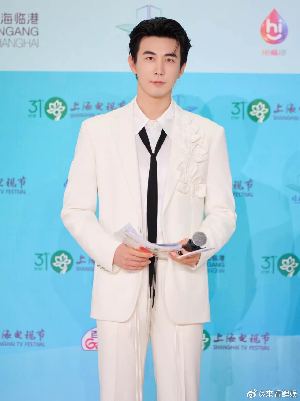 李川白玉兰红毯主持李川白玉兰现场投简历 别人攒红毯高光，李川攒工作机会，这可爱的