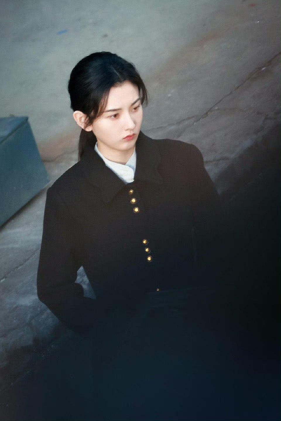 宋祖儿《入局》今日视频路透刚杀青立马进组了，就这个剧抛脸爽哈