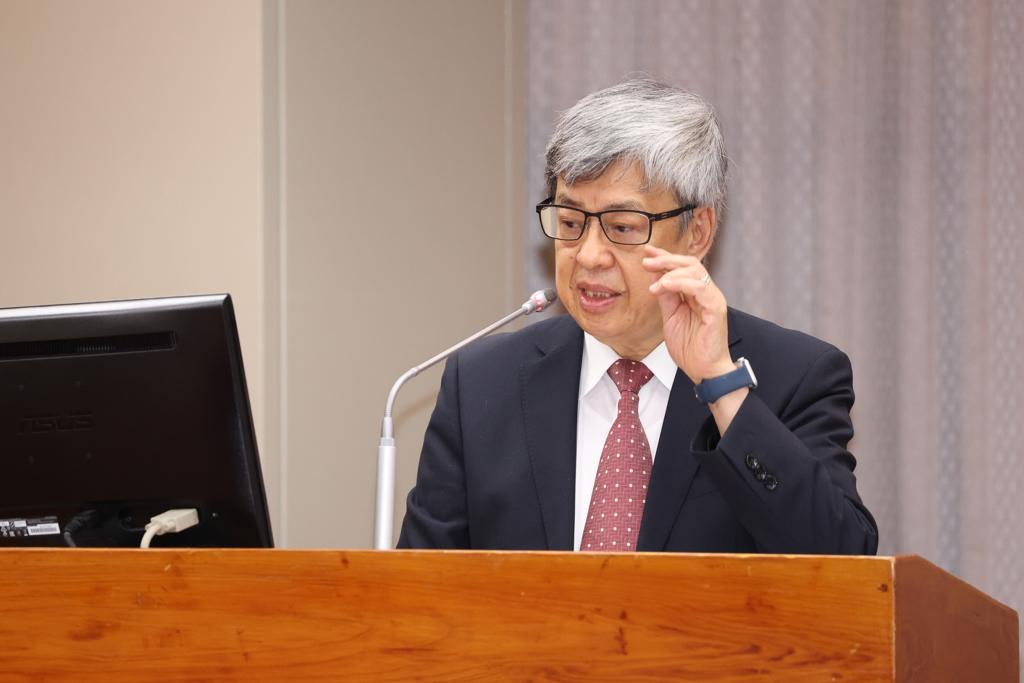 陈建仁称苯骈芘“多喝水可排掉”引议论 粉专叹1句
苯骈芘致癌油热议，但民进党新北
