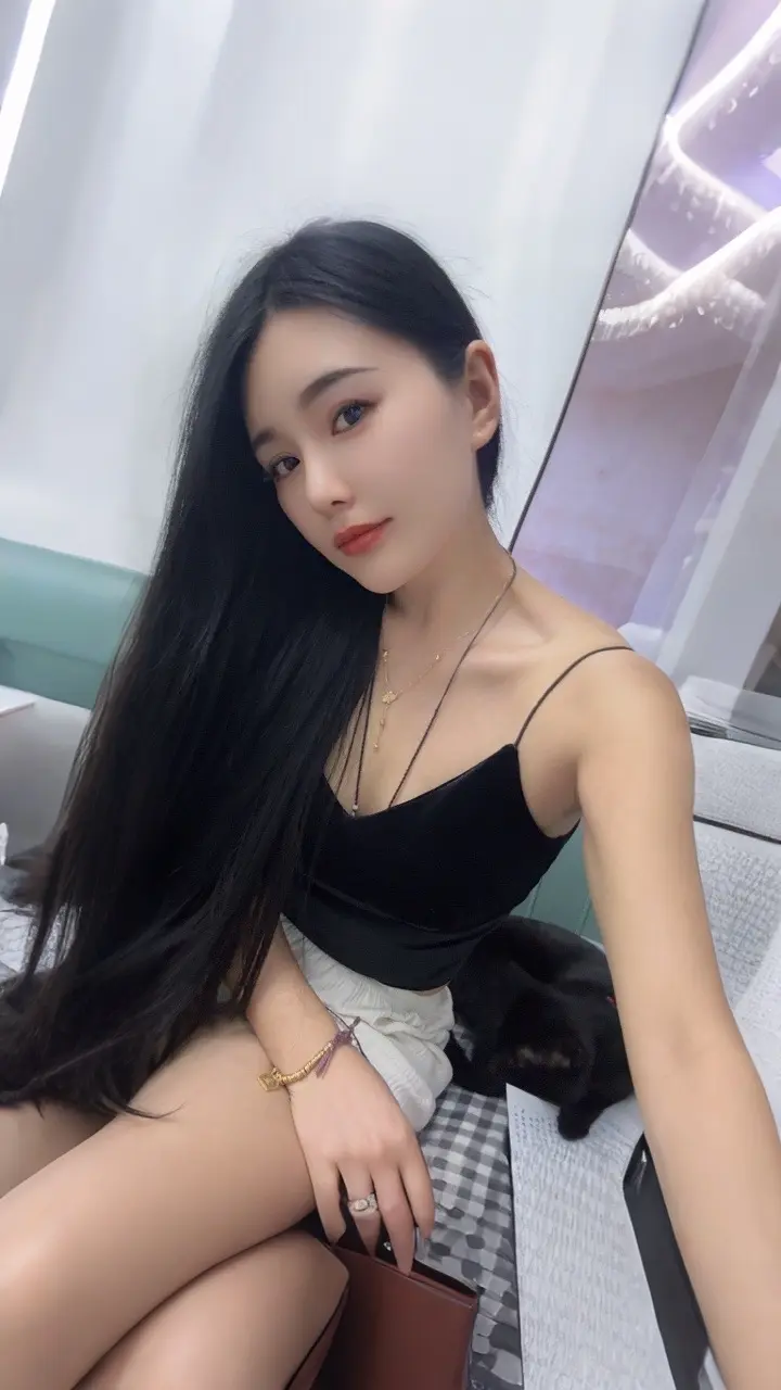一个人爱你，他的眼睛里就会有疼惜和宠溺，如果不爱，只有欲望和要求” 去...