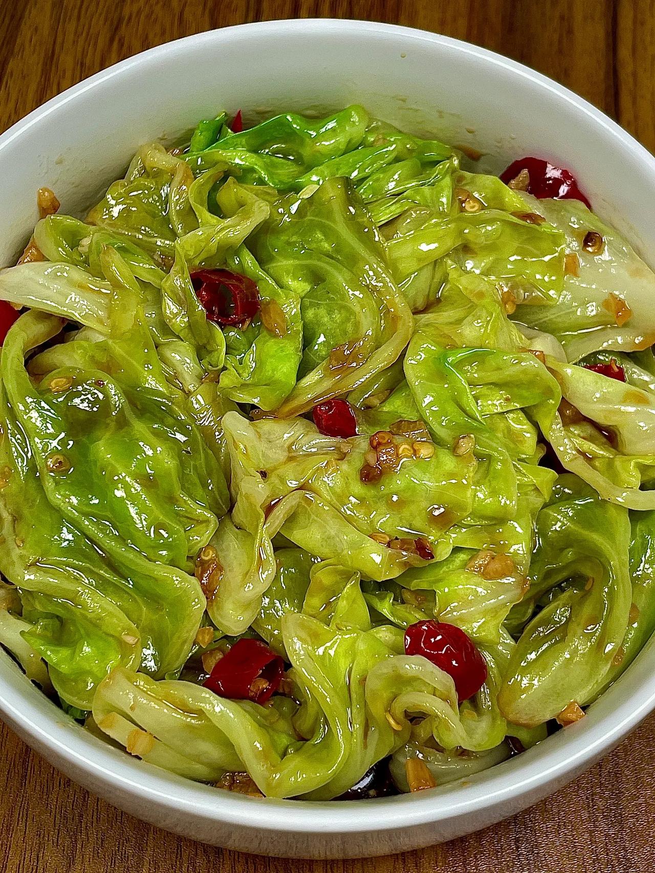 手撕包菜还得是大火产炒出来的才香！有幸在闺蜜家吃过一回！被惊艳到了！|||香辣手