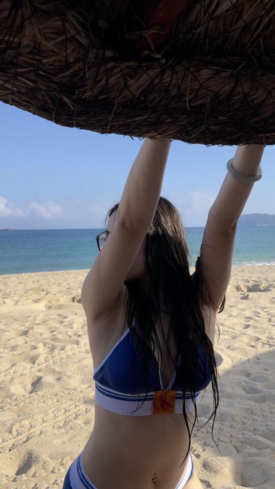阳光与沙滩 旅游是最好的医美 躺在海浪里晒太阳 夏日和大海 人生建议去...