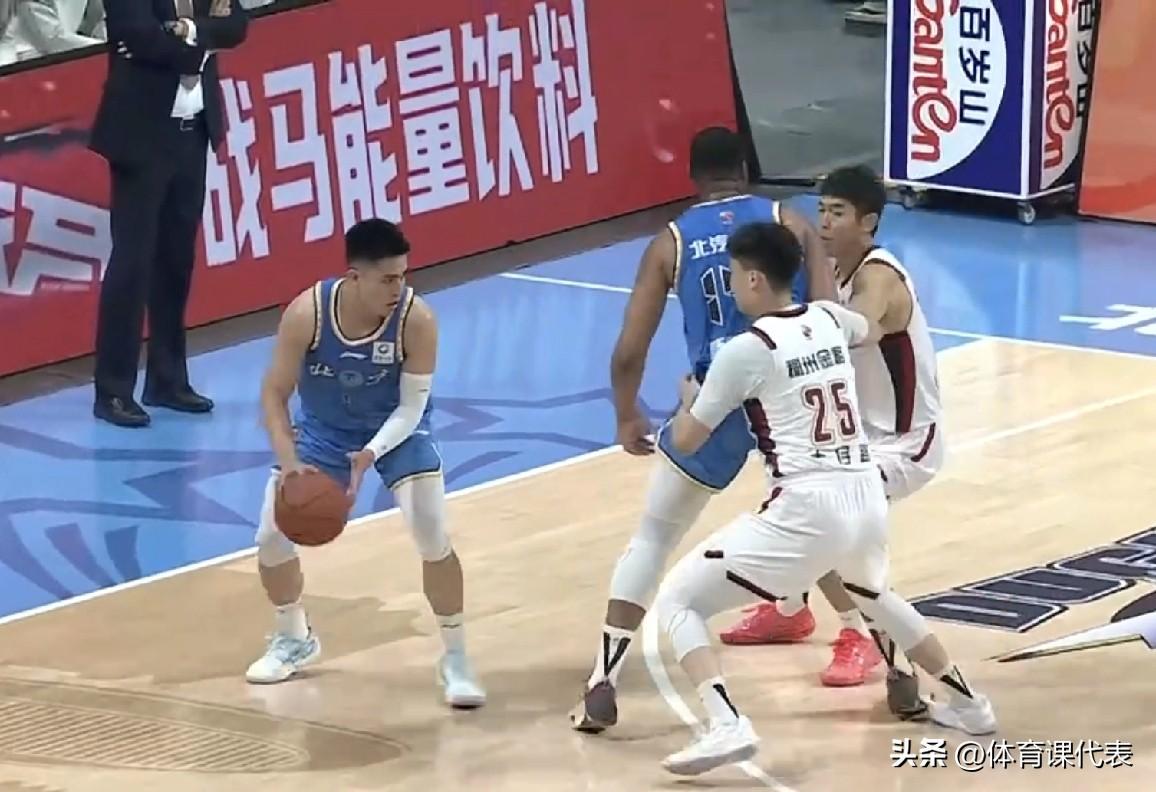 程帅澎半场15分，赵睿替补9分4助，北京男篮半场领先浙江稠州9分！北京时间202