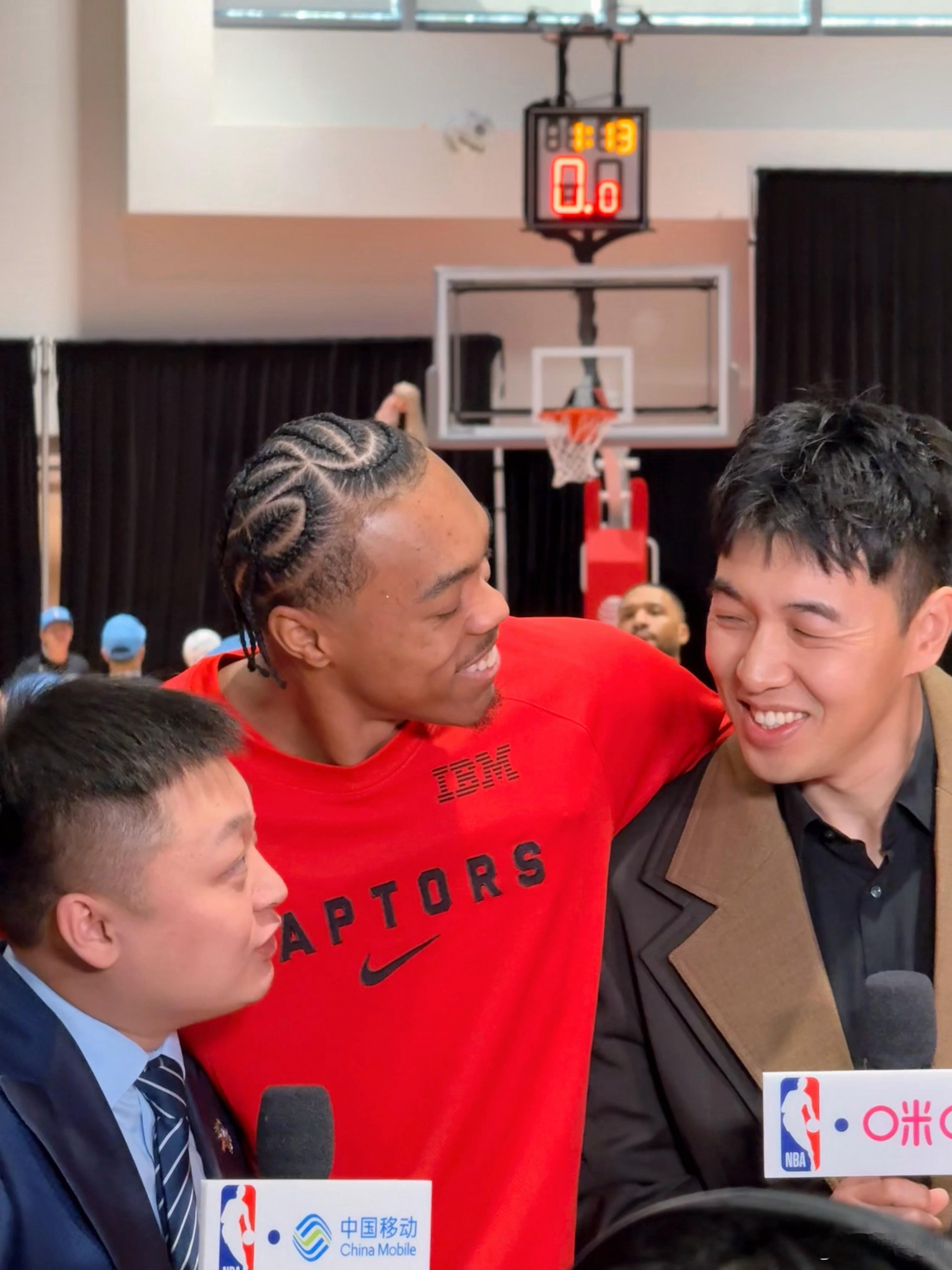 第一次英文采访，有点小紧张，还得练哈哈哈！斯科特巴恩斯人很好，还用中文祝大家新年