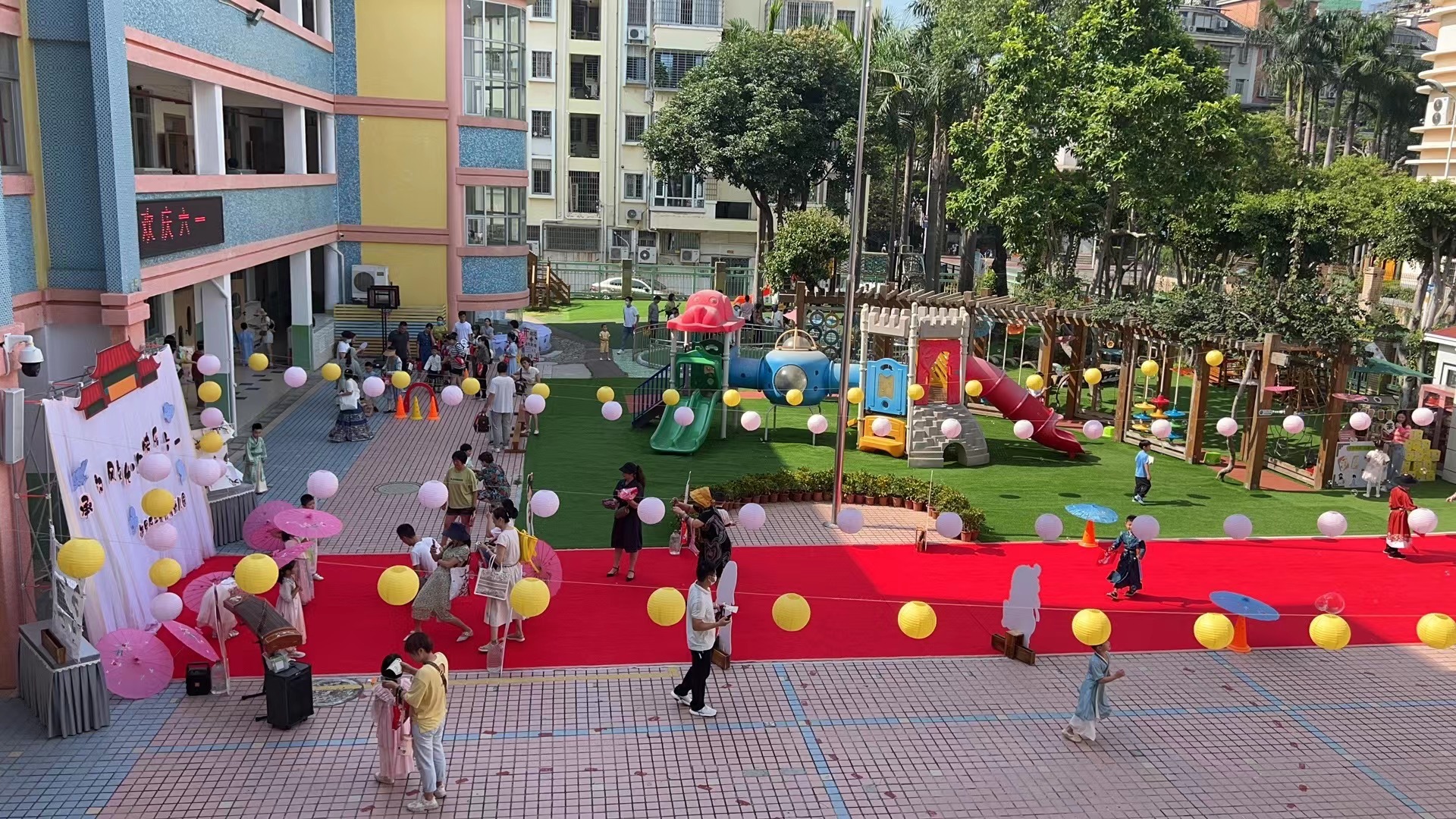 自从康桥双语幼儿园变成天地兴隆幼儿园后，质量严重下降啊！这儿童节，实在太没有创意