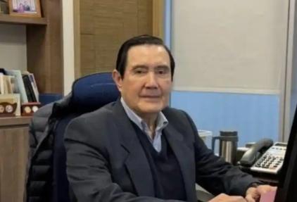 台湾名嘴谢寒冰表示，《联合报》最近对马英九的专访，其实访了20分钟就访不下去了，