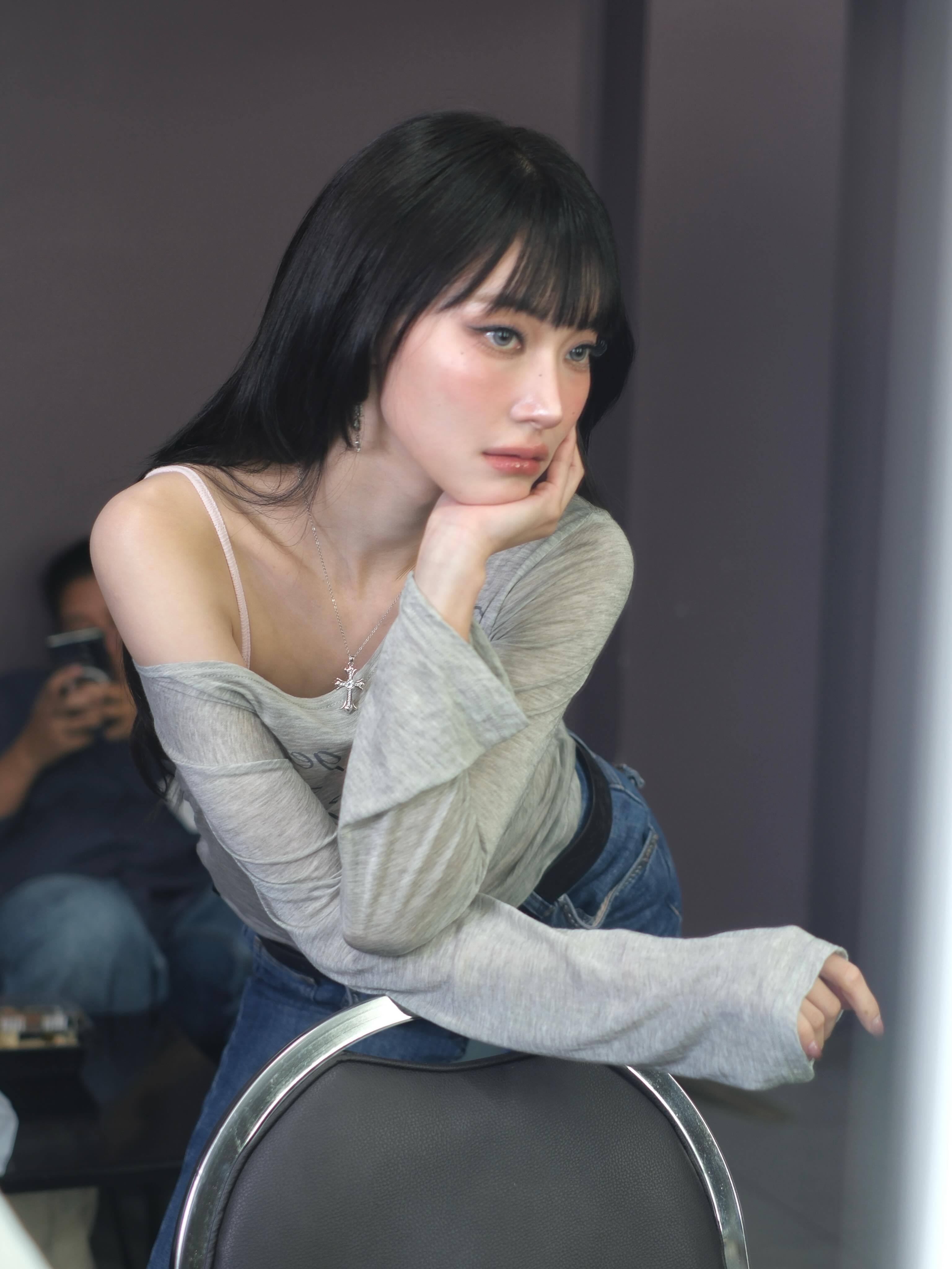 ：戴上choker，就是有主人喽：难道现在不是吗？：真乖，姐姐是小狗噢🐶 