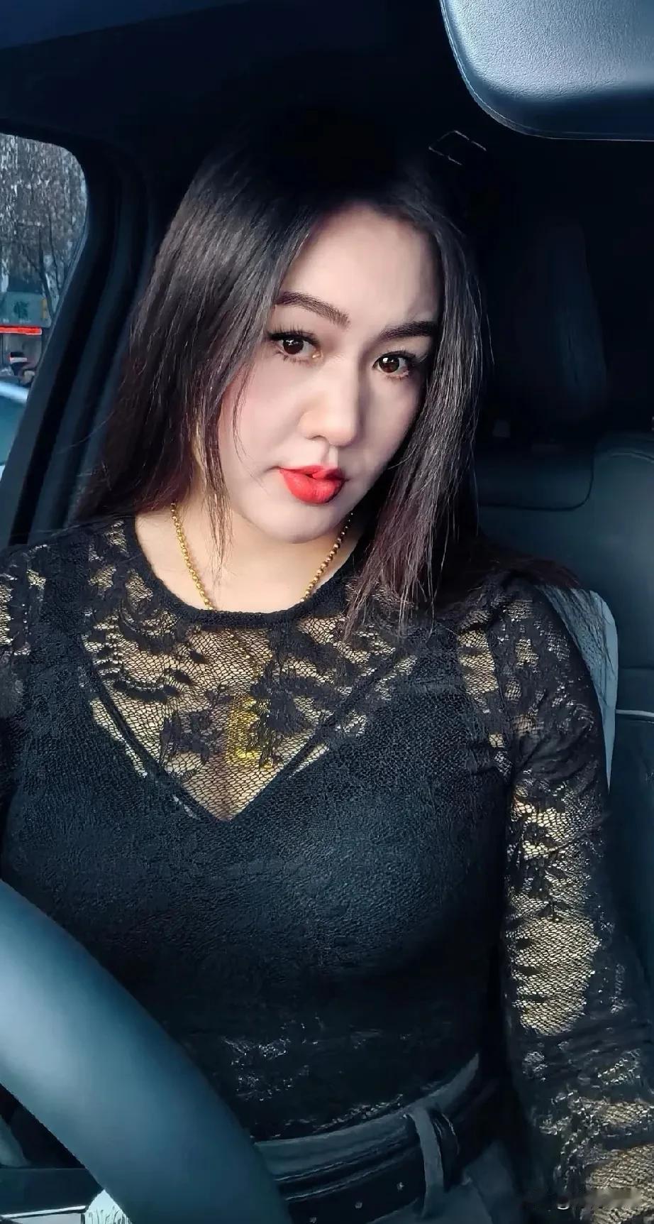 你有没有发现
男人要是没有经济来源
哪怕他人品出众、一心顾家
在旁人眼中也不过是