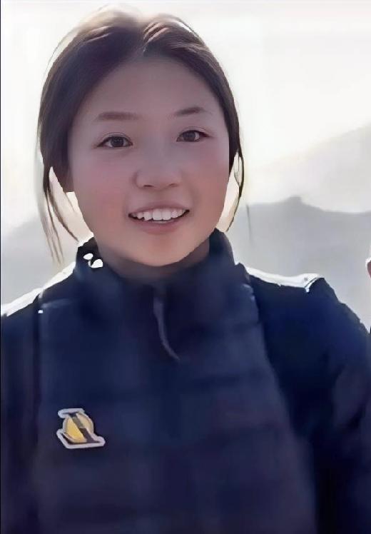 19岁女大学生陈欣妍，不查不知道，特地查了一下才恍然大悟，原来她是个藏着大能量的