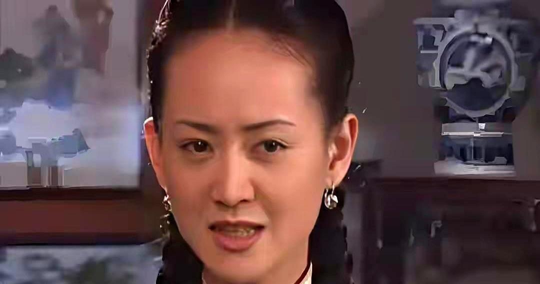 扒开《大宅门》的皮，才看懂二奶奶最阴狠的一招：她不是在惩罚杨九红，而是在用白佳莉