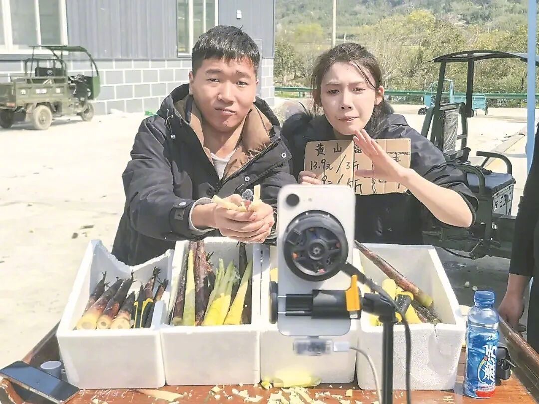 #16条私信换来12万斤雷笋售空#【安徽时评 | #邓超被00后主播感动赶来卖笋