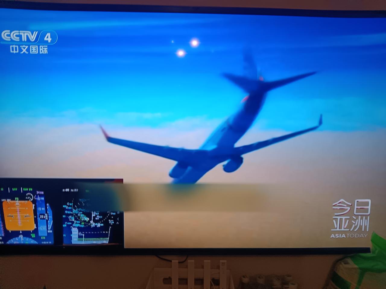 飞机上出了这样的事，电视上正铺天盖地地报道。东方航空也曾发生过同类情况，最终没能