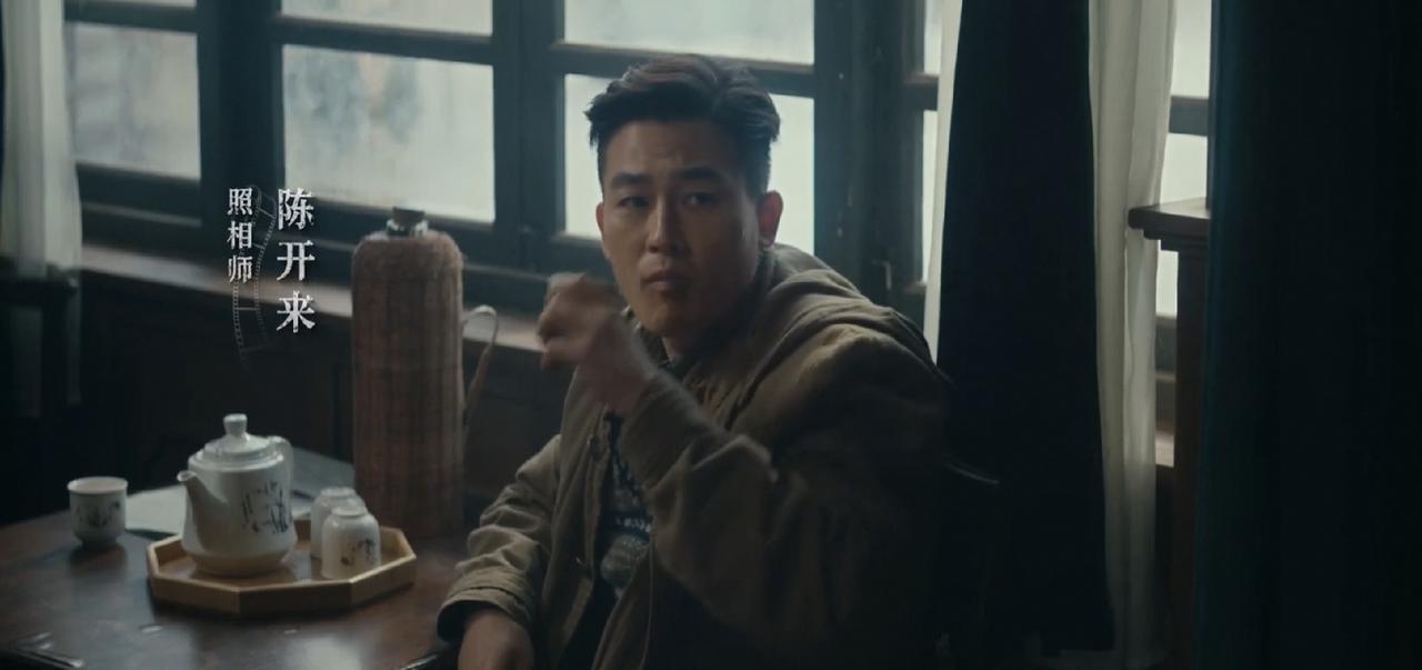 《醒来》这部正在央视播出的电视剧，看了两集。
这部剧在央视黄金档播出，并且还是反