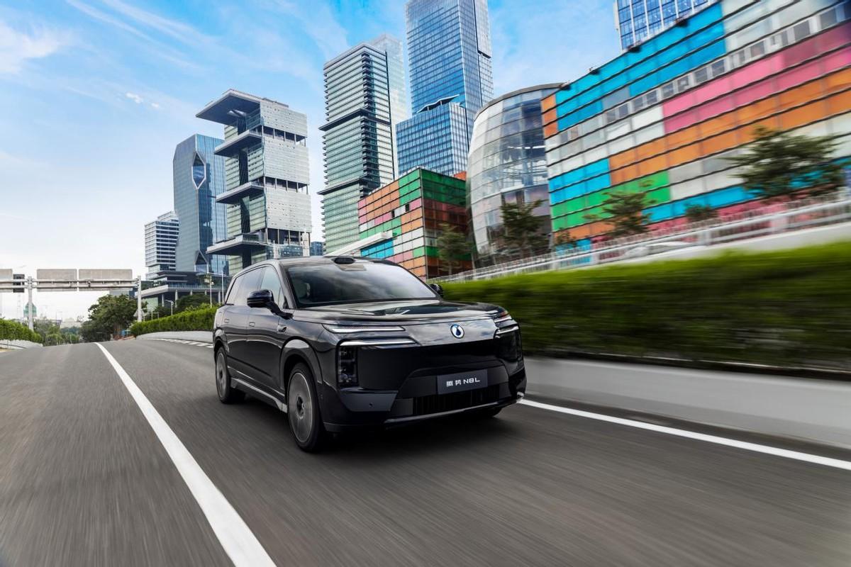 一台让全家抢着说“就它了”的大六座SUV，腾势N8L上市太懂中国家庭

周末想带